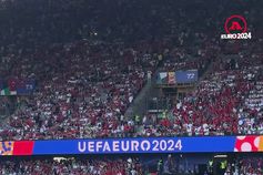 E como não há duas sem três: festeja-se em português