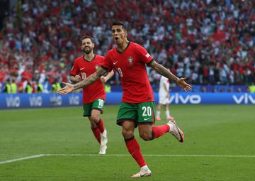 João Cancelo em Paris a fechar com o Al Hilal: todos os detalhes!