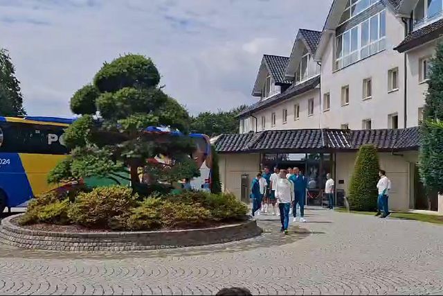 Risos, assobios, descontração: o passeio da Seleção visto por dentro...