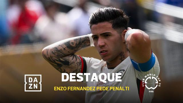 Câmara do árbitro apanha Enzo Fernández a cair na área. Era penálti? (vídeo)