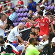 Kokçu e Lage desentenderam-se no jogo com o Auckland City no Mundial de Clubes