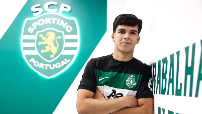 Avançado assina pelo Sporting