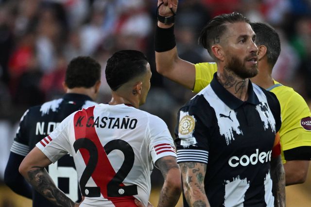 40 faltas, 11 cartões e zero golos no River Plate-Monterrey