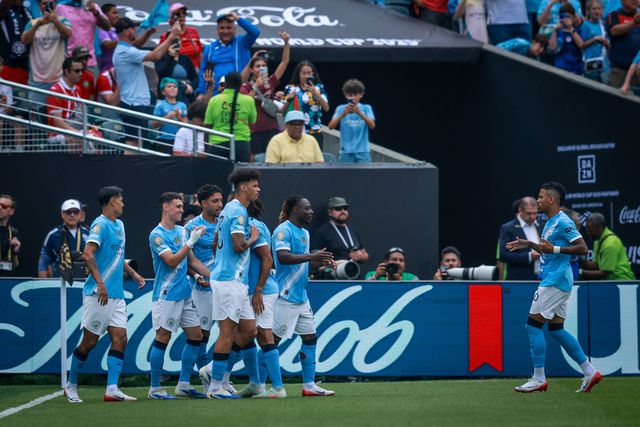 A história do caixa de supermercado que vai jogar pelo Manchester City