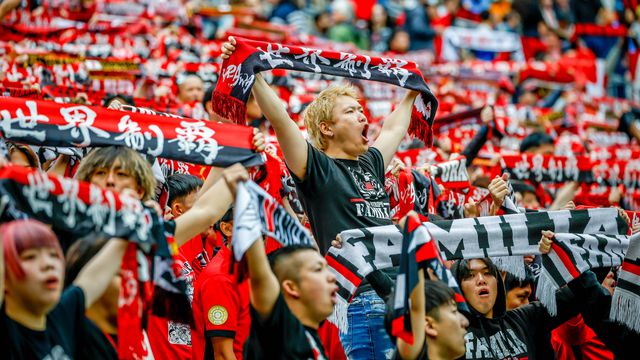 Quem não se emociona com um apoio destes a milhares de quilómetros de casa?