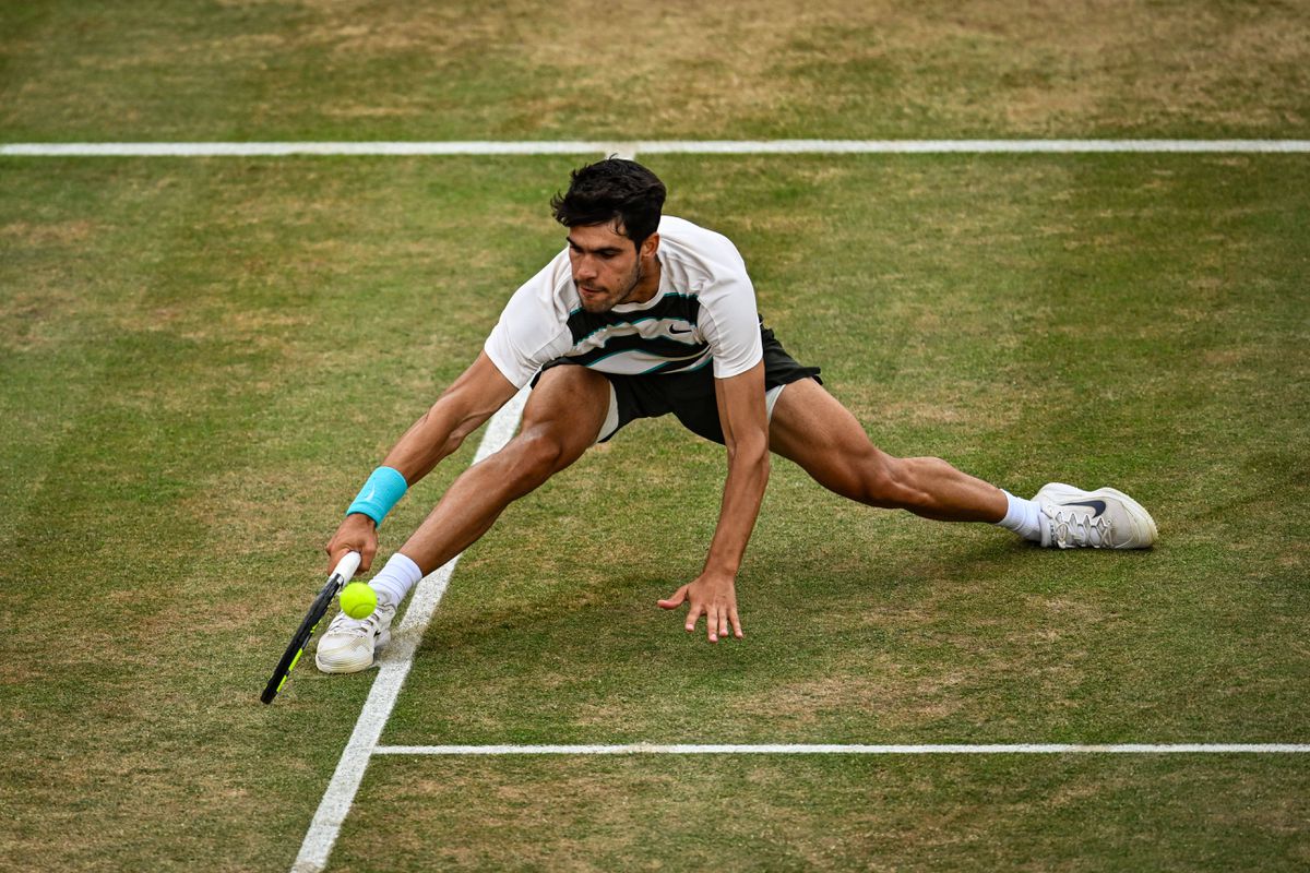 Carlos Alcaraz vence Queen's no 'aquecimento' para Wimbledon