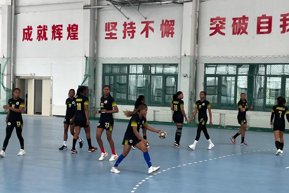 Treino da seleção de andebol júnior feminina