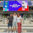 Fresneda com os pais à entrada do Miami Stadium - Foto: Instagram/Iván Fresneda