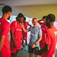 Carlos Vicens aproveitou o primeiro dia para voltar a reunir as tropas na Cidade Desportiva — Foto: SC Braga