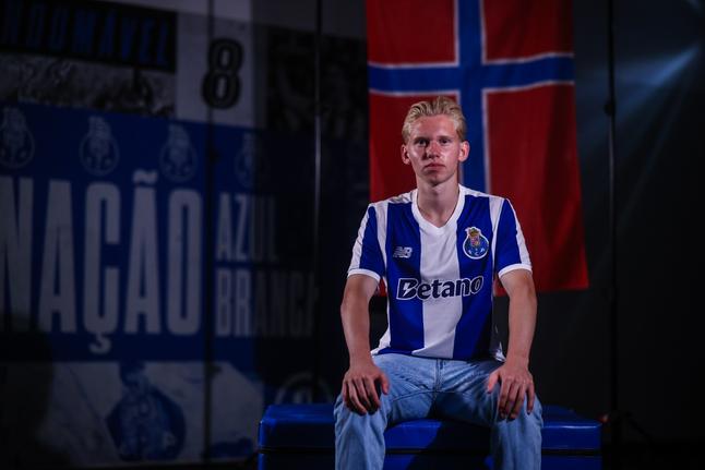 Eirik Granaas, médio que o FC Porto contratou ao Fredrikstad - Foto: FC PORTO