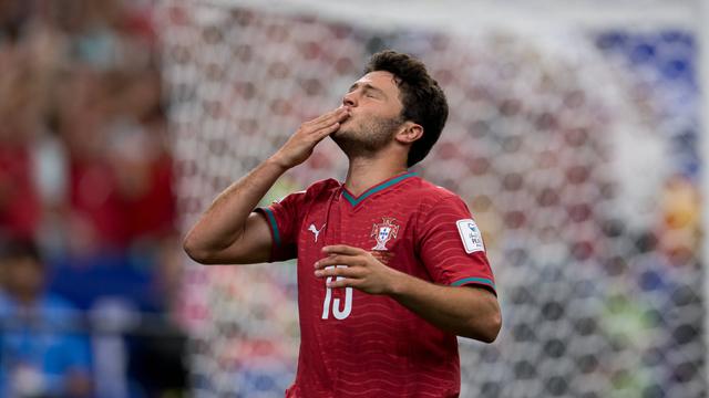«João Neves e a namorada foram alvo da raiva dos fãs e bots de Cristiano Ronaldo»