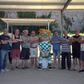 A mascote Moreirinha apresenta os lugares anuais juntamente com os «reis da petanca de Moreira de Cónegos» - Foto - Moreirense