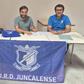 Diogo Domingues, em representação do Sporting, e Marco Amaro, presidente do Juncalense na assinatura do protocolo - Foto: Instagram/Juncalense