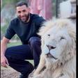 Benzema posou com leão branco em fotografia partilhada nas redes sociais - Foto: @laliguedesanimaux/Instagram