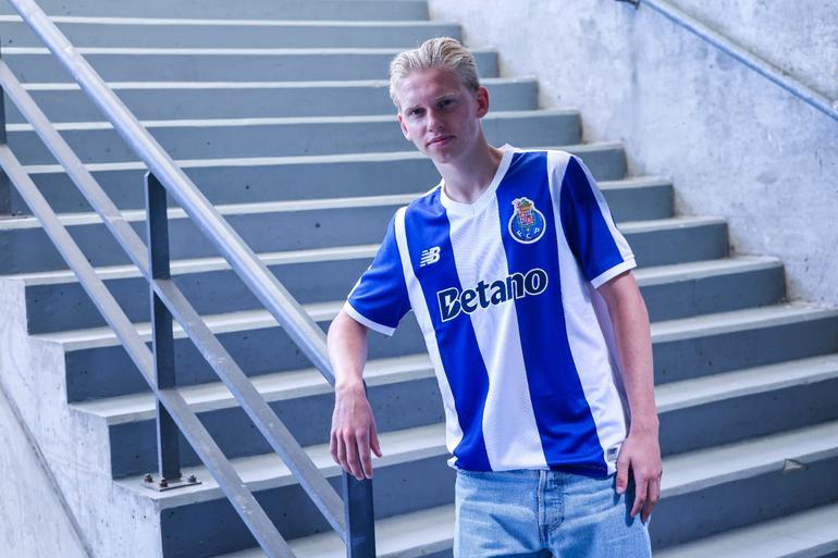 Eirik Granaas (FC Porto): um projeto. O médio de 16 anos recrutado este verão ao futebol norueguês por cerca de 1,8 milhões de euros integrou a fase inicial da pré-temporada principal e pode, a longo prazo, entrar nas opções de Francesco Farioli