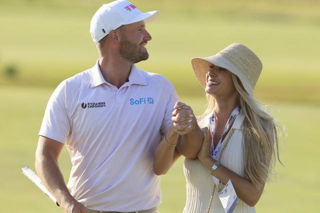 Wyndham Clark e Emily Tanner no US Open. Foto IMAGO