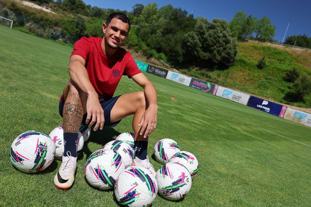 Oficial: UD Leiria garante médio brasileiro