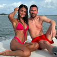 Messi a desfrutar das férias num iate em Miami e com… bota protetora