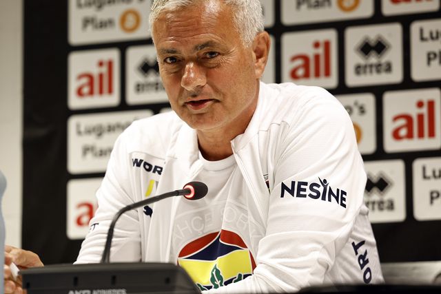 José Mourinho: «Estou muito feliz com a minha decisão em vir para o Fenerbahçe»