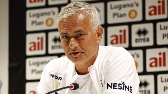 José Mourinho: «Estou muito feliz com a minha decisão em vir para o Fenerbahçe»