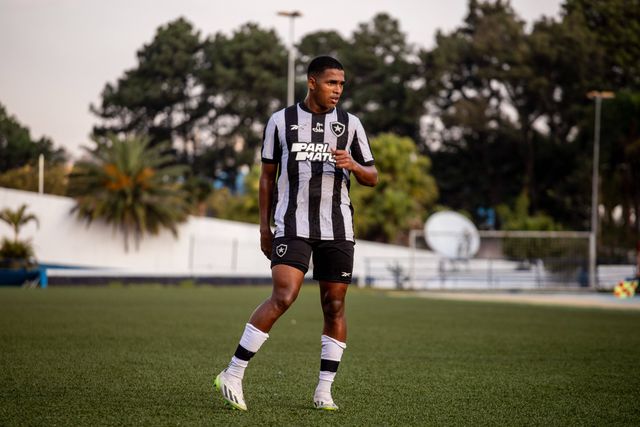 Após vários anos no Botafogo, jovem extremo prepara-se para a primeira aventura no futebol europeu