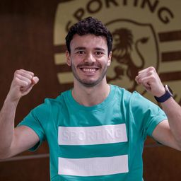 Facundo Bridge renova com o Sporting