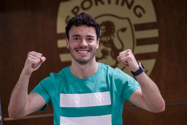 Facundo Bridge renova com o Sporting