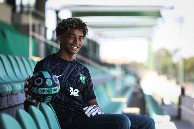 Mercado Sporting: William Lodmell assina contrato profissional