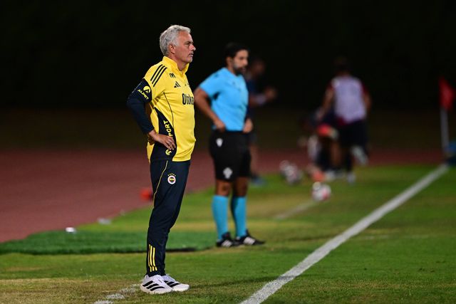 José Mourinho, treinador do Fenerbahçe