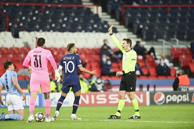 Ex-árbitro e as simulações de Neymar: «Quanto mais contorcia a cara de dor…»