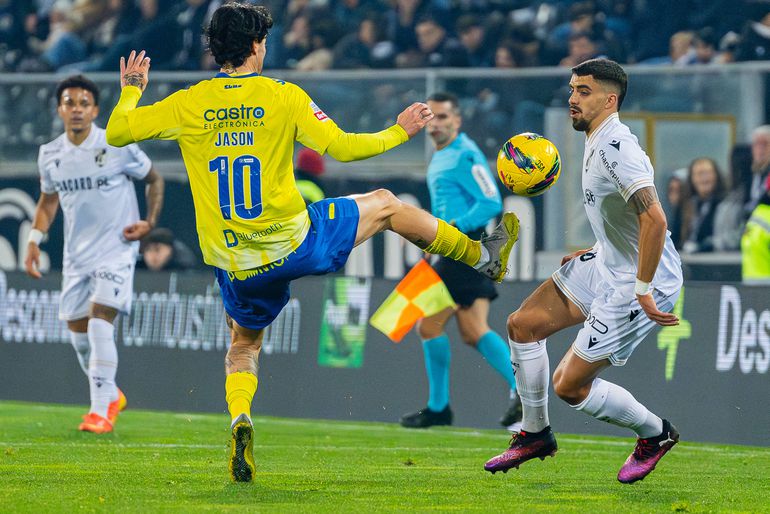 Após ter representado, na época passada, conquistadores e leões de Faro, médio prepara-se para ser galo