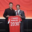 Richard Ríos ao lado do Presidente do Benfica, Rui Costa