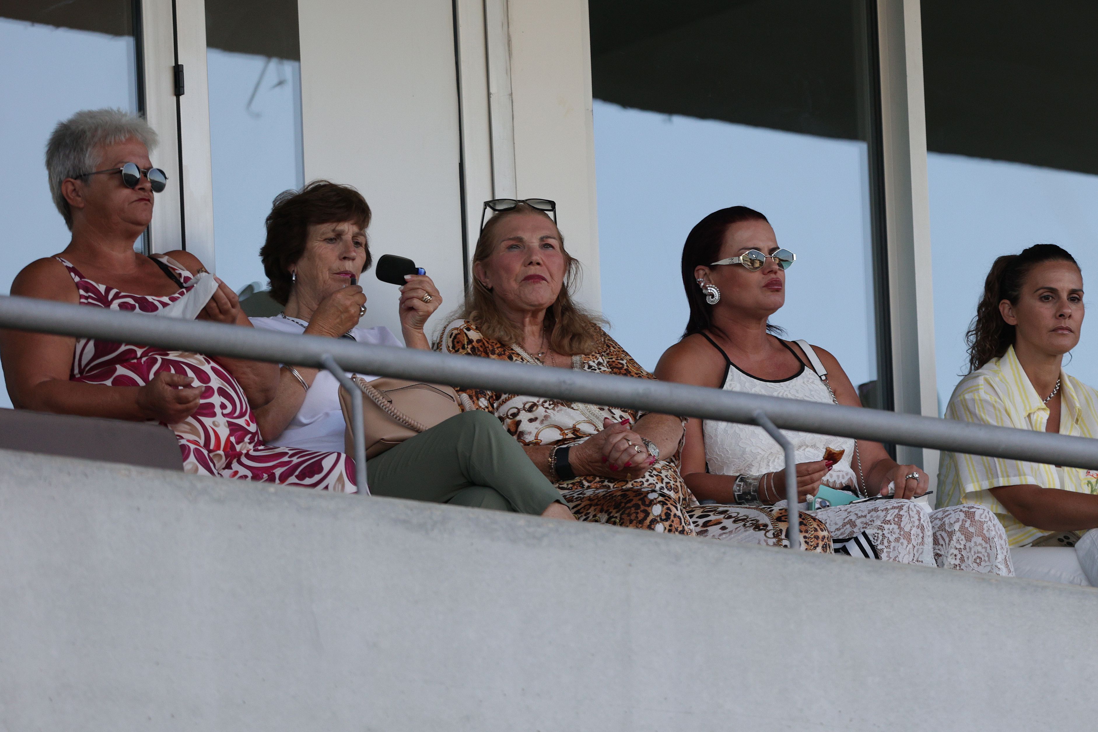Dolores Aveiro e Elma, mãe e irmã de Cristiano Ronaldo, a verem o Sporting no Algarve. Foto: Carlos Vidigal Jr./Kapta+