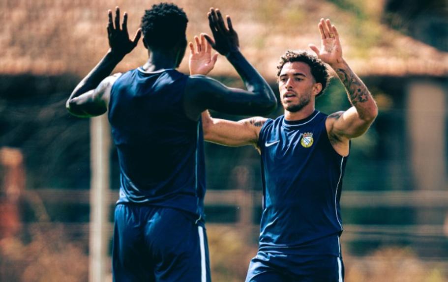 Jogadores do Alverca festejam  os golos ao Estoril - Foto: Alverca FC
