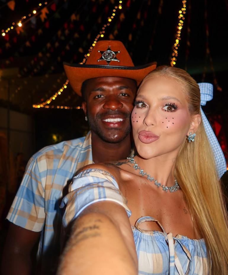 Virginia e Vinícius em festa temática junina - Foto: Instagram/Virginia