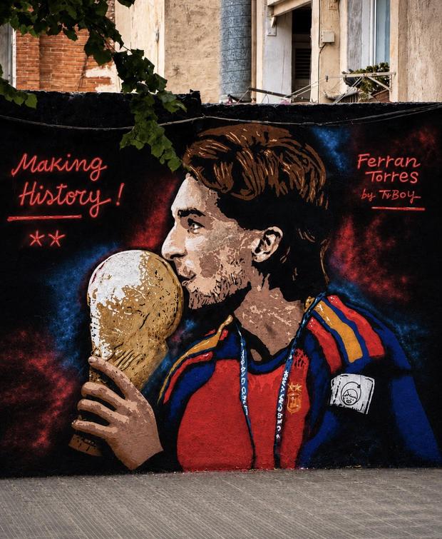 Mural de homenagem a Ferrán Torres - Foto: TVBOY