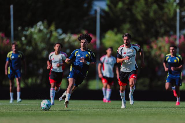 Benfica B triunfante na receção ao Al Nassr (Foto: Al Nassr)