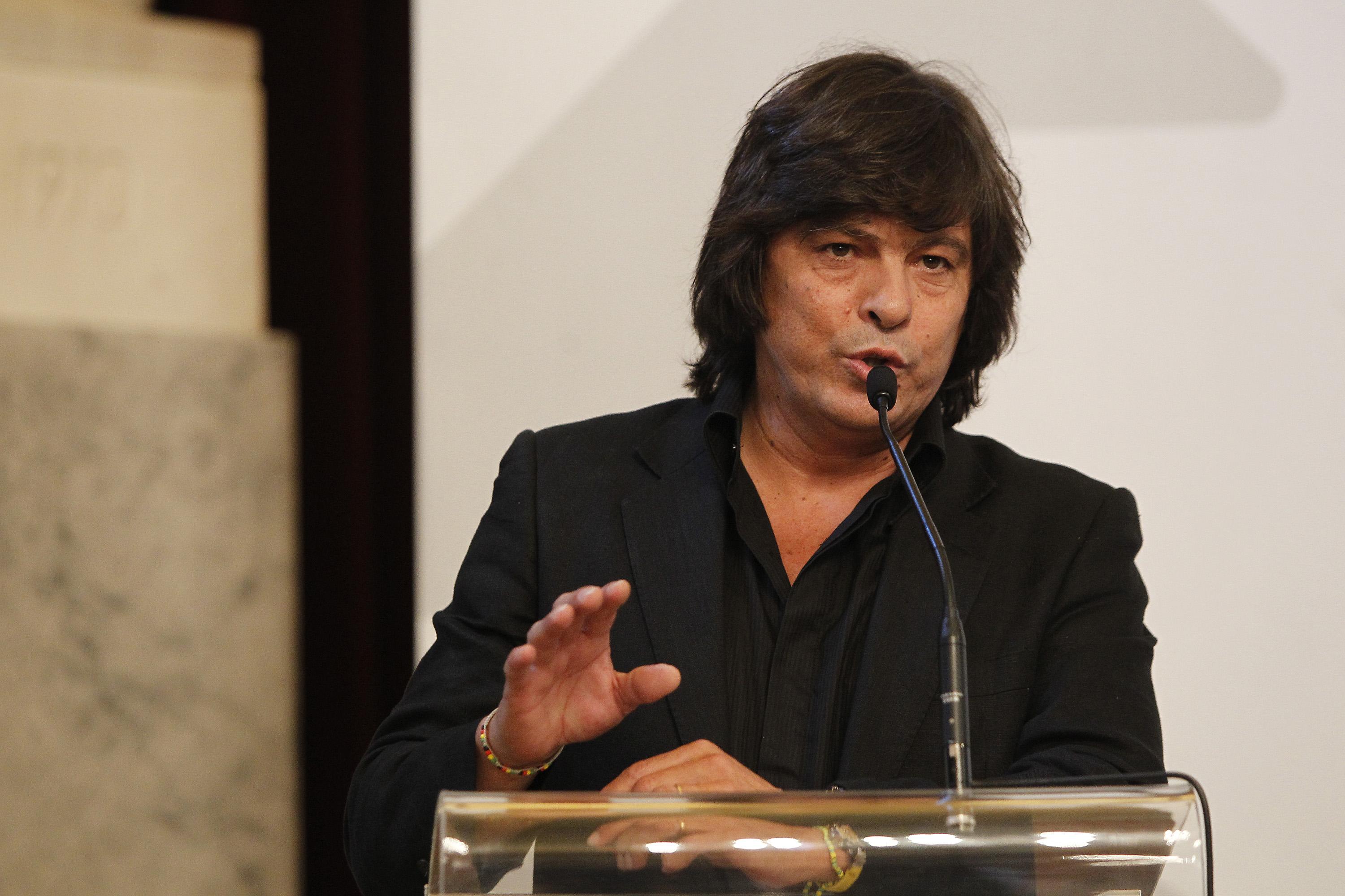 Luís Represas na condecoração dos 35 anos dos Trovante no Salão Nobre da Câmara Municipal de Lisboa, em novembro de 2011 - Foto: A BOLA/António Azevedo