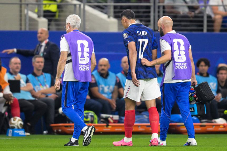 William Saliba teve de sauie aos 30 minutos do Espanha-França