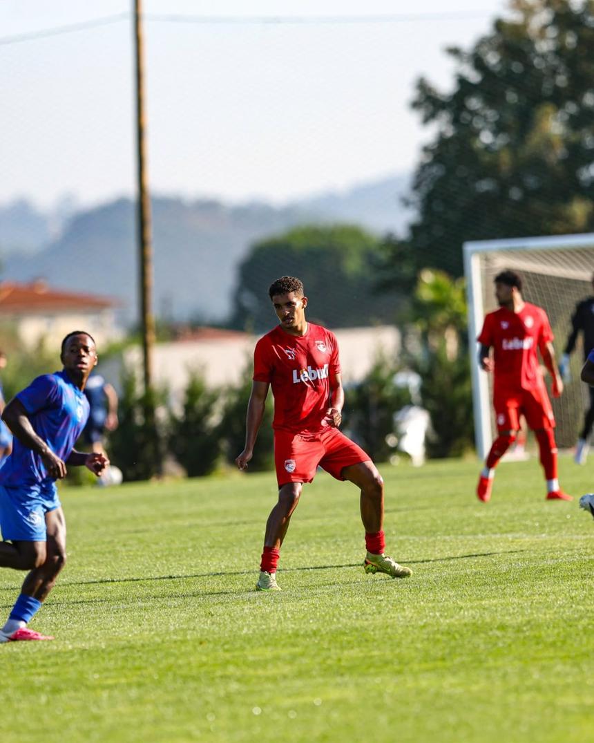 Santa Clara e Felgueiras empataram em jogo de preparação. -Foto: SANTA CLARA