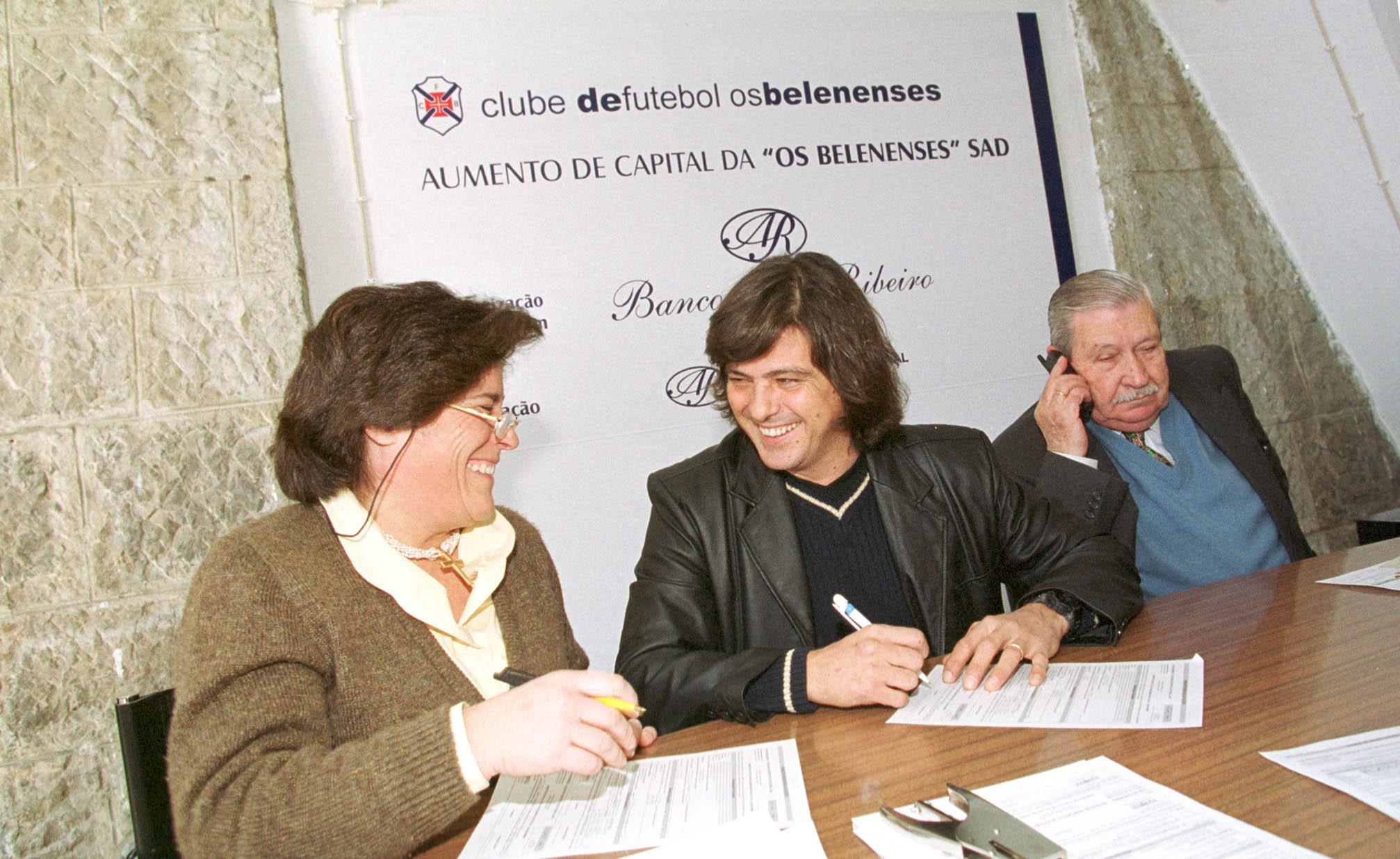Luís Represas na subscrição de ações do Belenenses, no Restelo, em dezembro de 2001 - Foto: A BOLA/Miguel Nunes