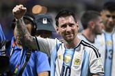 Messi chora depois da vitória da Argentina sobre o Egito nos oitavos de final do Mundial — Foto: IMAGO