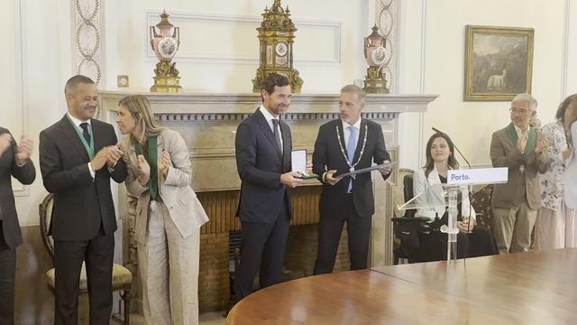 Villas-Boas recebe medalha de mérito desportivo da Câmara do Porto