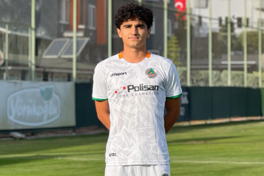 Mehmet Oz, 18 anos, pertence aos quadros do Alanyaspor (Foto Analyaspor)