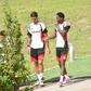 Enzo Barrenechea e Jhon Durán à entrada para o treino do Benfica - Foto: A BOLA/Miguel Nunes
