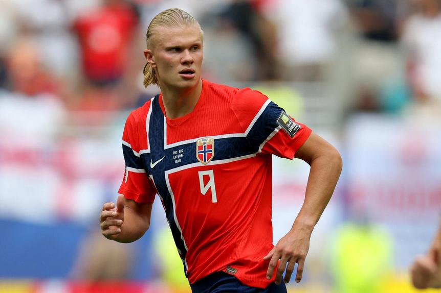 Erling Haaland   inovou no visual - Foto: Imago