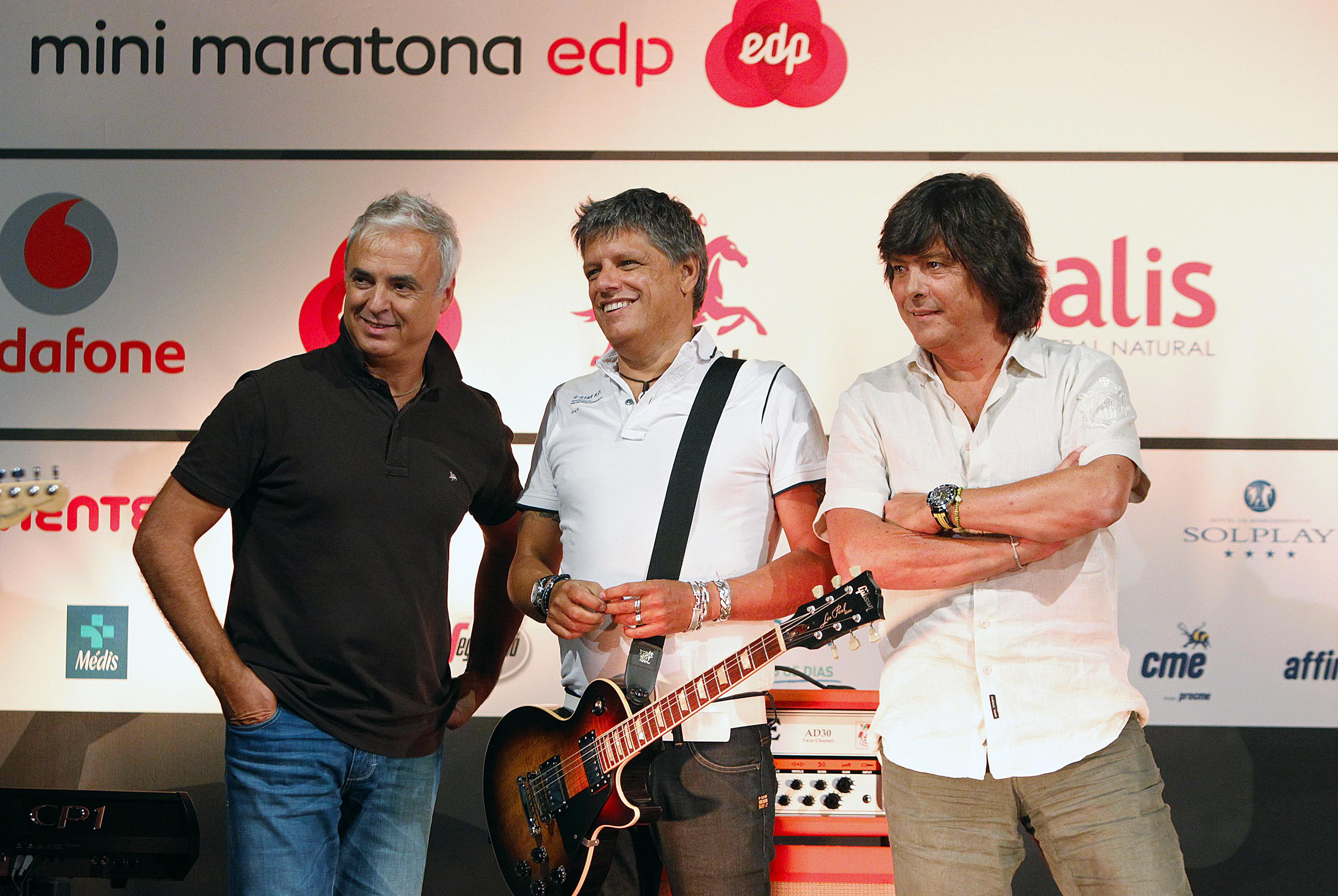 Luís Represas (dta) com João Gil e Zé Pedro durante a apresentação da meia maratona de Lisboa, em agosto de 2012 - Foto: A BOLA/António Azevedo