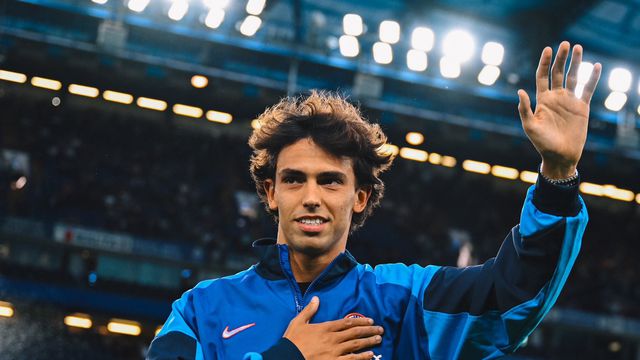 João Félix foi assim recebido em Stamford Bridge pelos adeptos do Chelsea