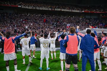 Lyon coloca todos os jogadores na lista de transferências