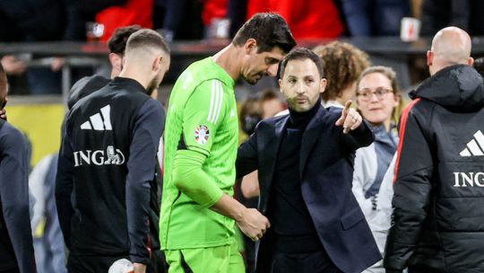 Courtois não volta à seleção belga enquanto Domenico Tedesco for o selecionador